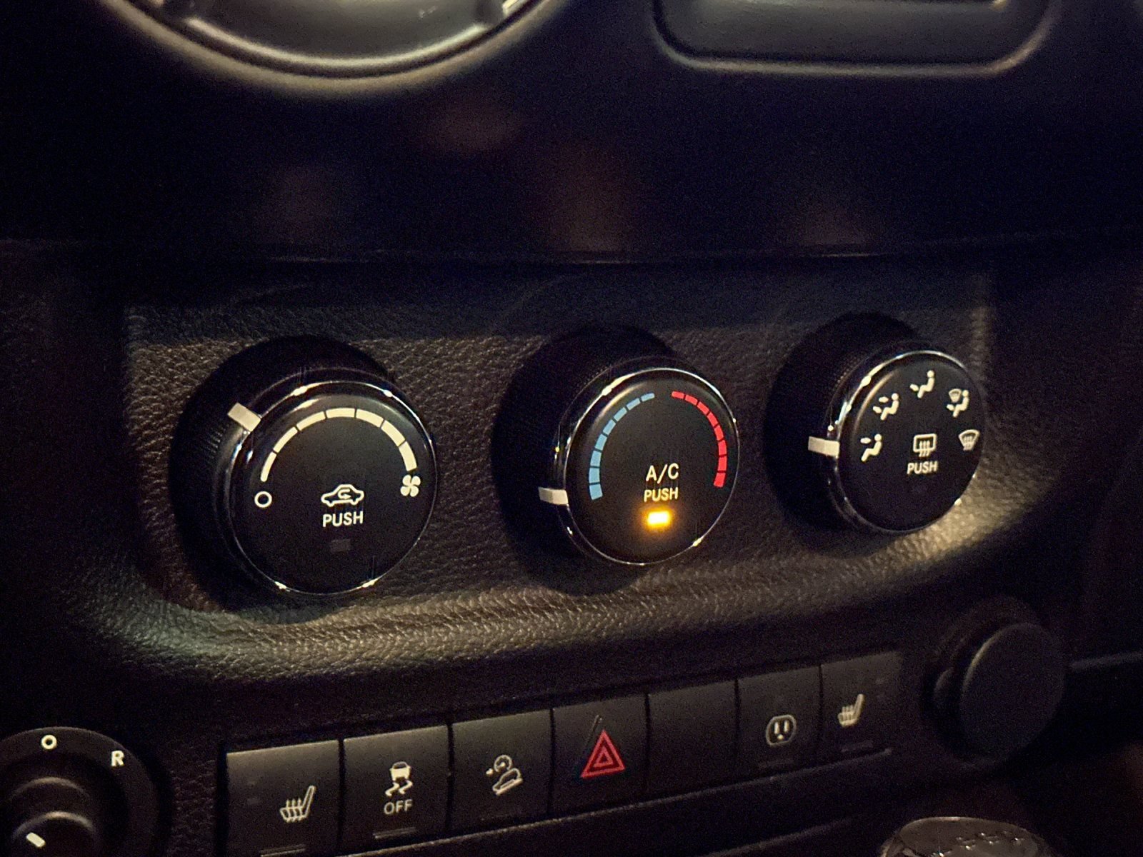 Used 2015 Jeep Wrangler Unlimited Rubicon AWD/4WD image 19