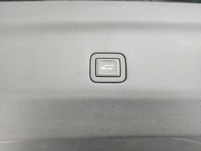 Used 2025 GMC Yukon Denali AWD/4WD image 46