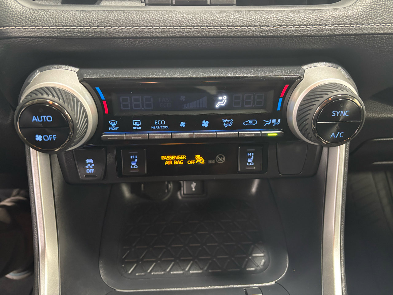 Used 2021 Toyota RAV4 XLE Premium image 39