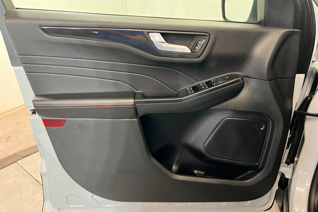 Used 2025 Ford Escape ST-Line image 14