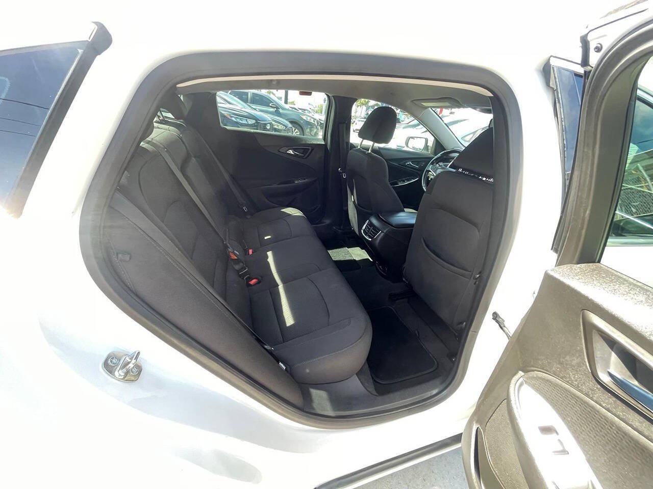 Used 2018 Chevrolet Malibu LT FWD image 15