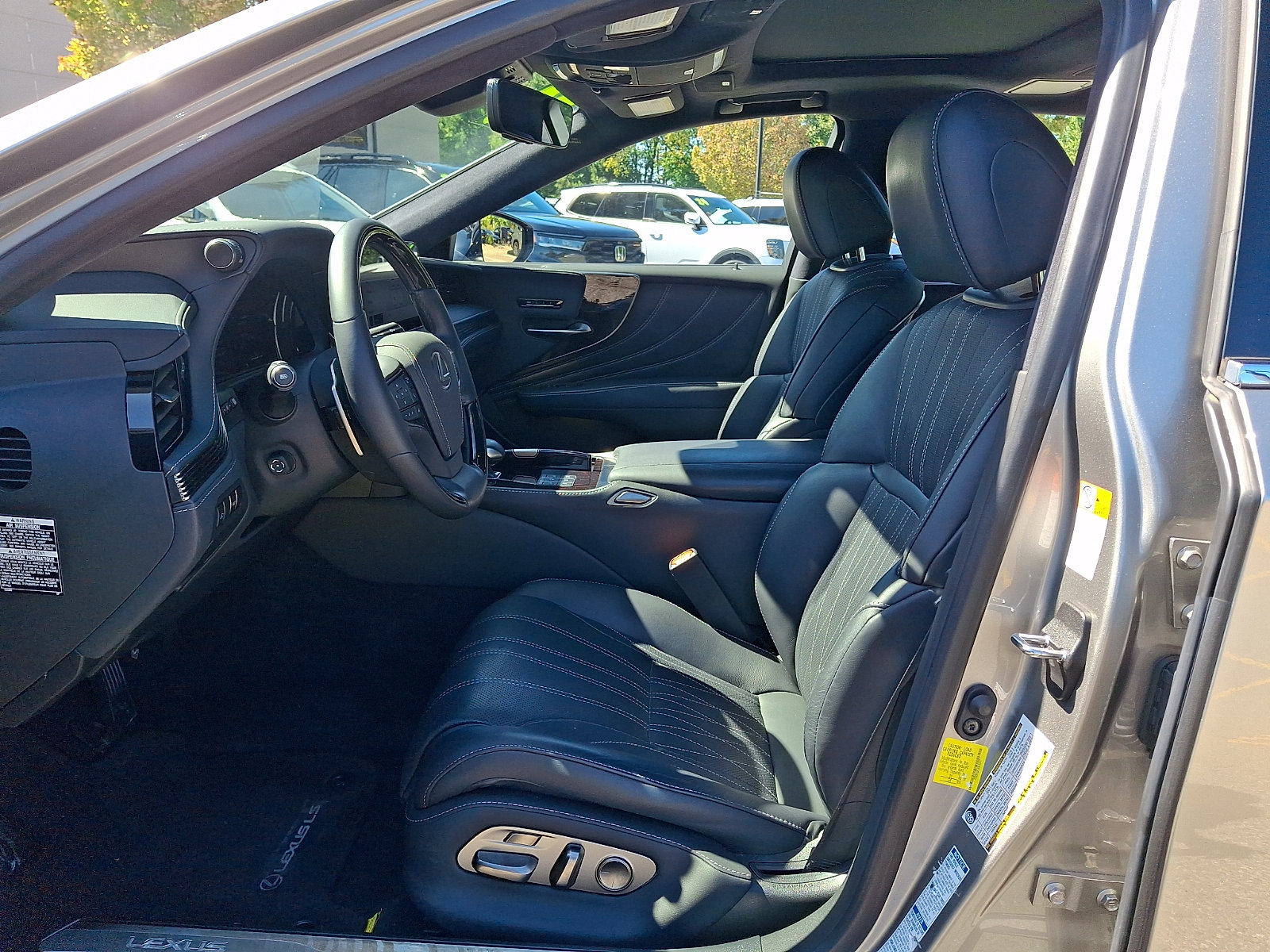 Used 2024 Lexus LS 500 AWD w/ Interior Upgrade Package image 14