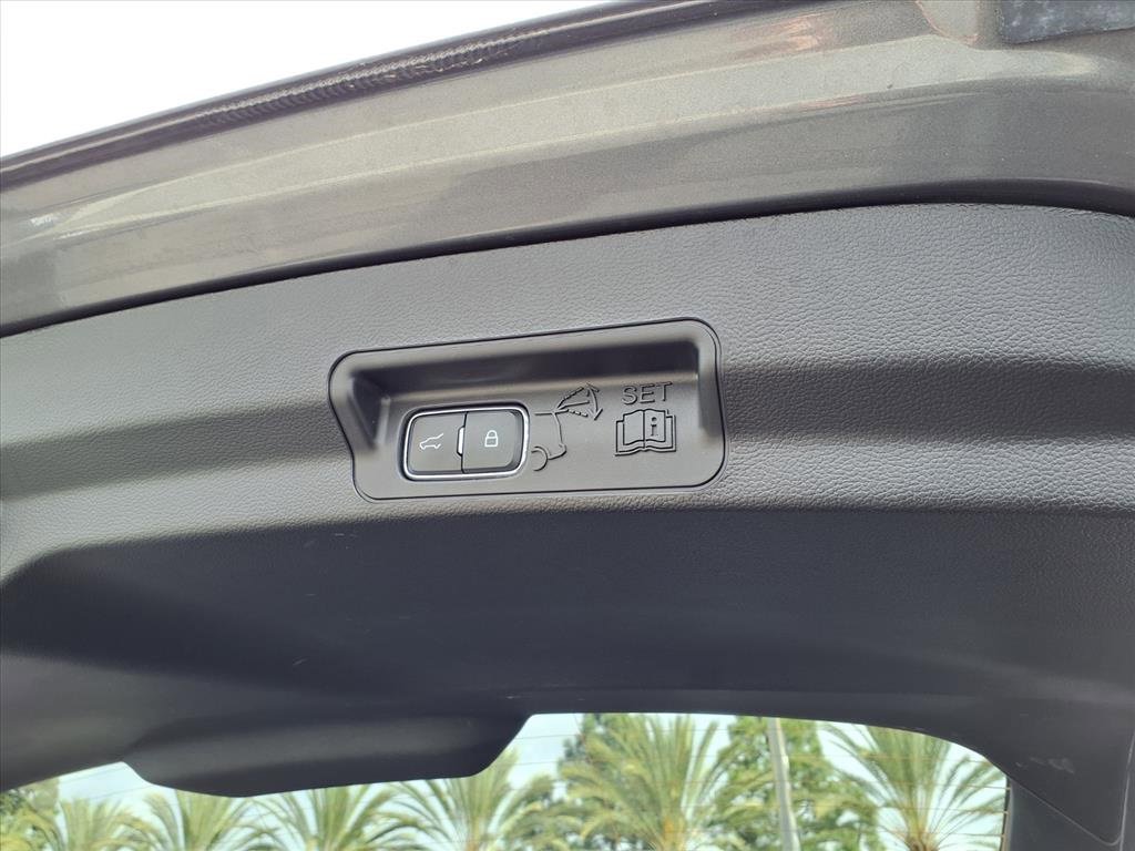 Used 2023 Ford Explorer XLT image 24