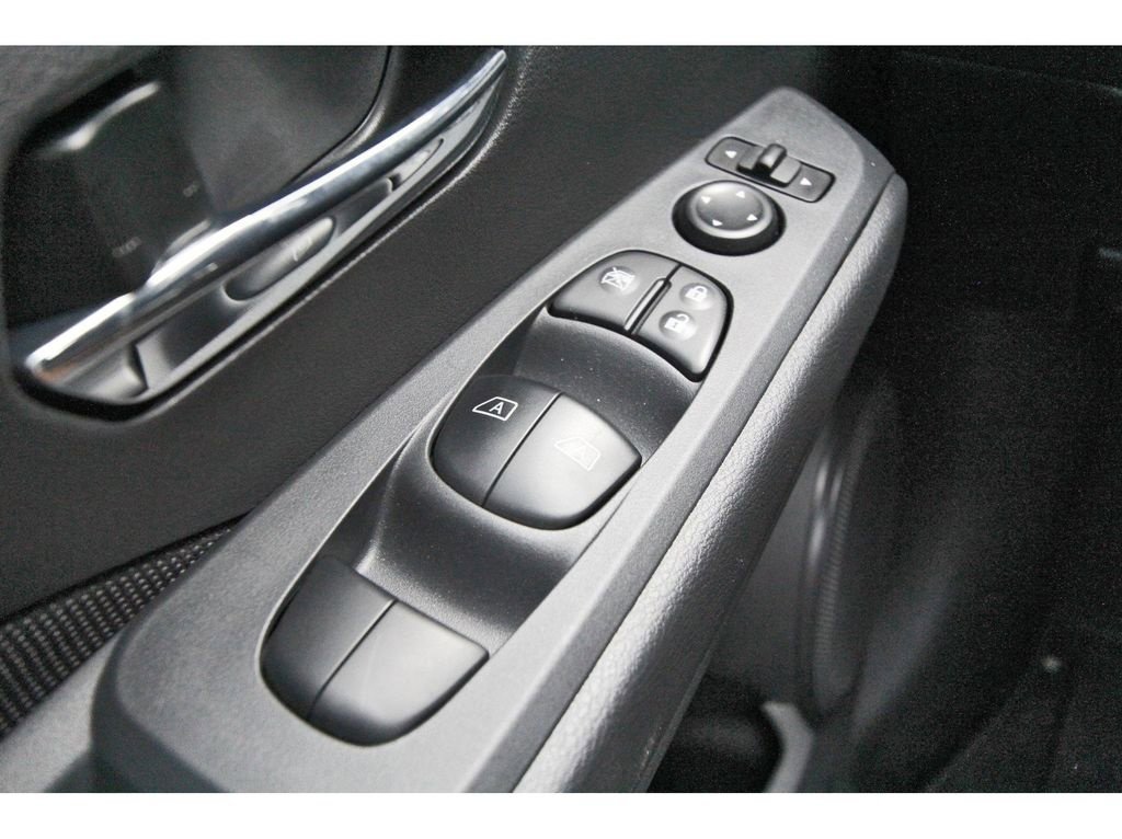 Used 2024 Nissan Kicks SV FWD image 19