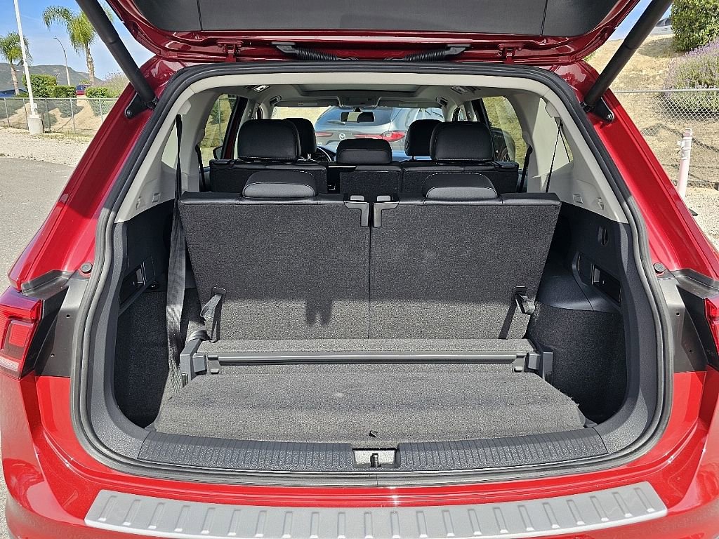 Used 2018 Volkswagen Tiguan SEL FWD image 11