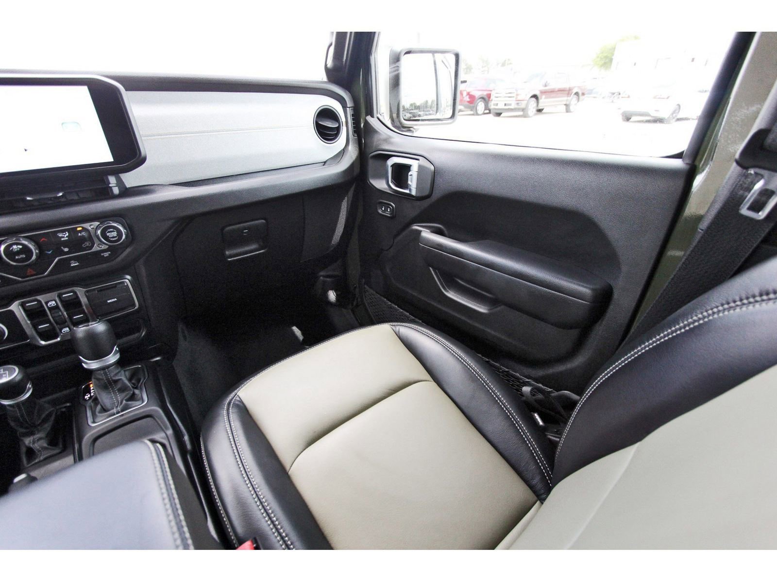 Used 2024 Jeep Wrangler Sport S image 12