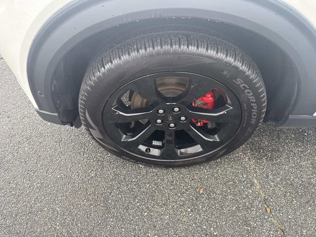 Used 2024 Ford Explorer ST w/ Technology Package image 12