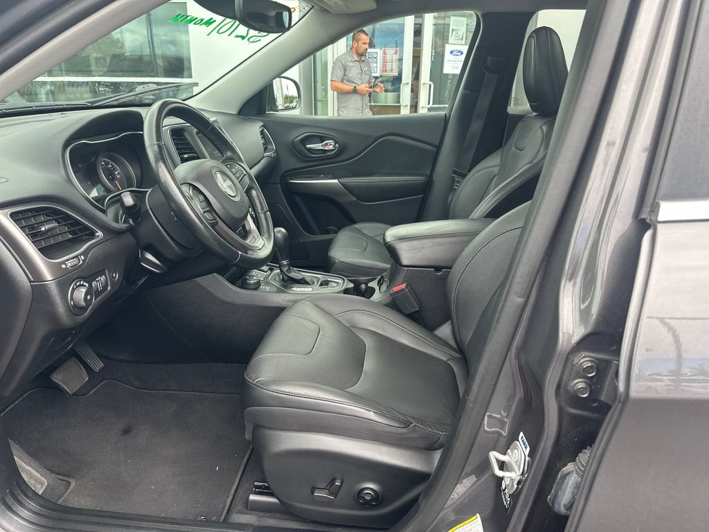 Used 2021 Jeep Cherokee Latitude Lux w/ Sun & Sound Group AWD/4WD image 9