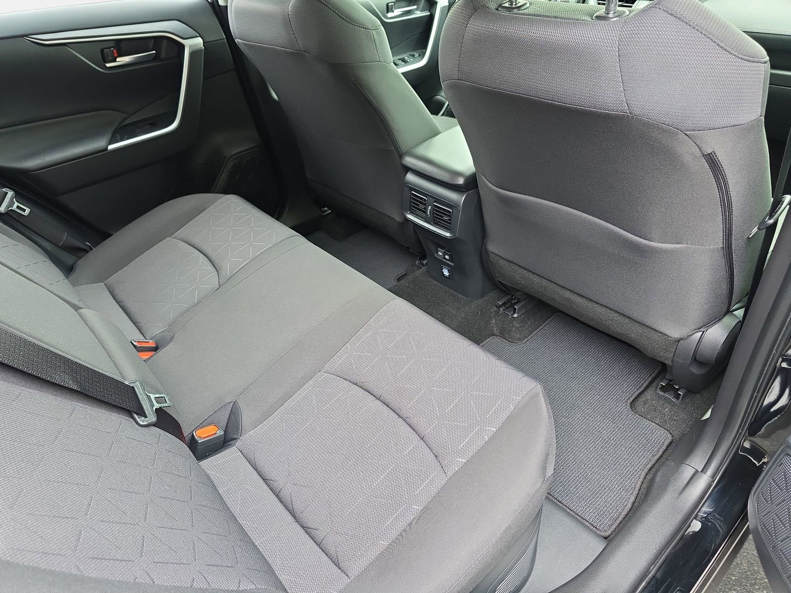 Used 2024 Toyota RAV4 XLE AWD/4WD image 11