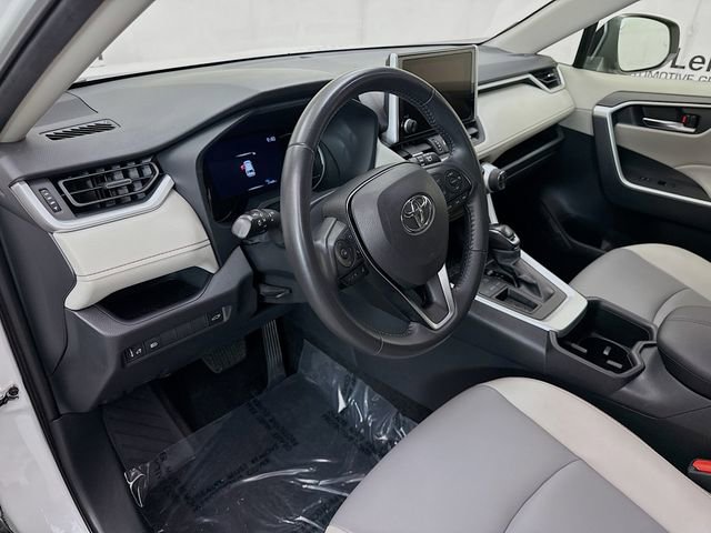 Used 2023 Toyota RAV4 XLE Premium image 9
