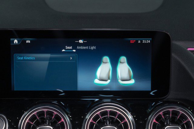 New 2026 Mercedes-Benz GLA 35 AMG 4MATIC image 16