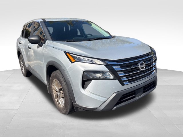 Certified 2025 Nissan Rogue S FWD image 2