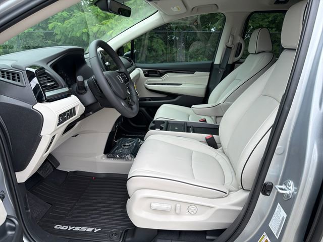 New 2026 Honda Odyssey Touring image 11