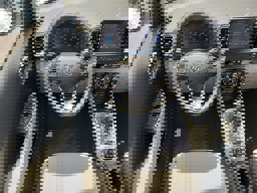 New 2025 Hyundai Venue SEL image 15
