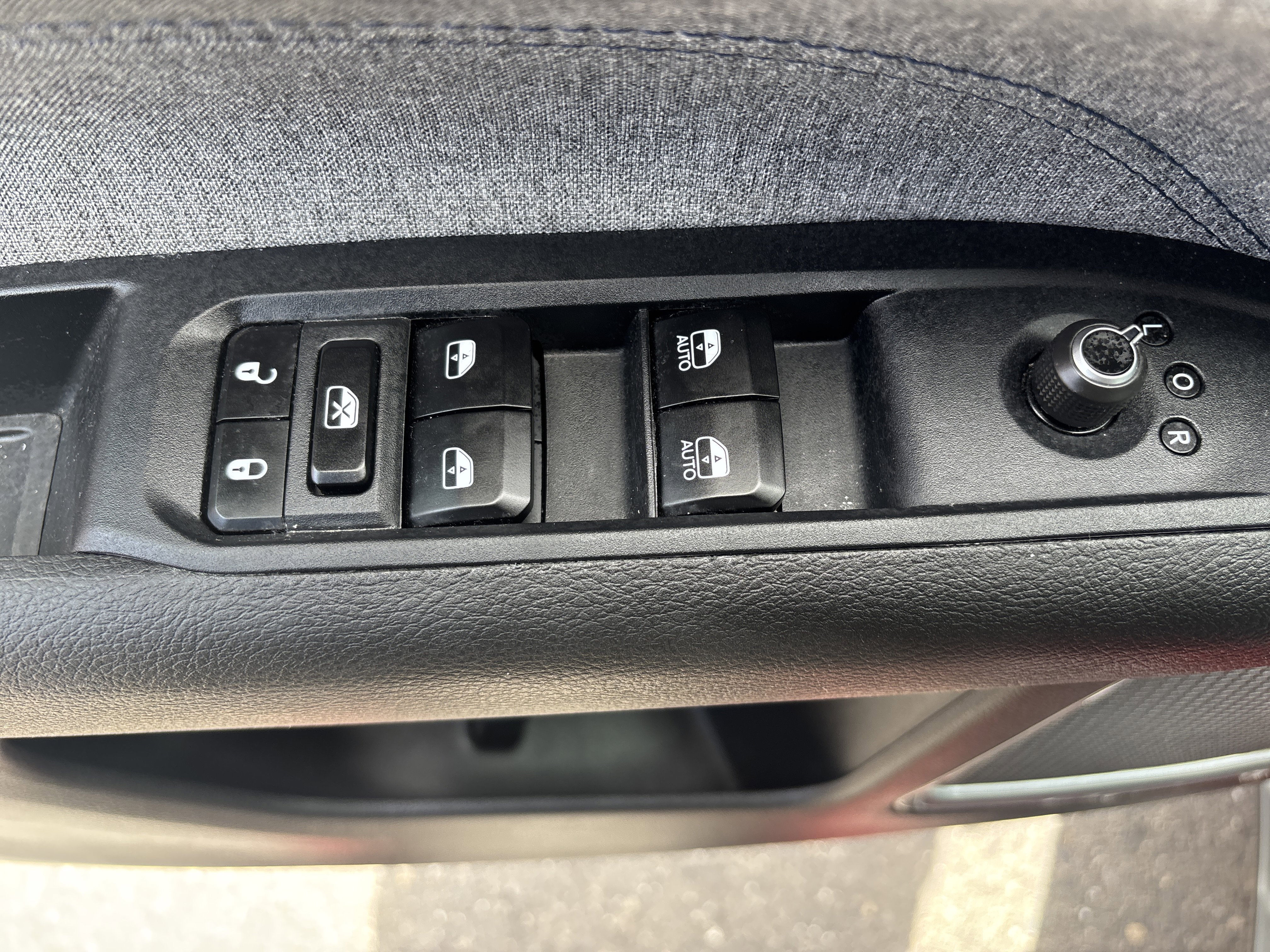 Used 2025 Jeep Compass Latitude AWD/4WD image 17
