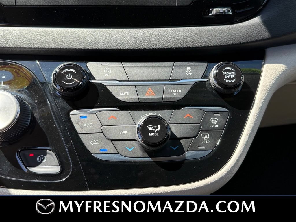 Used 2023 Chrysler Voyager LX FWD image 26