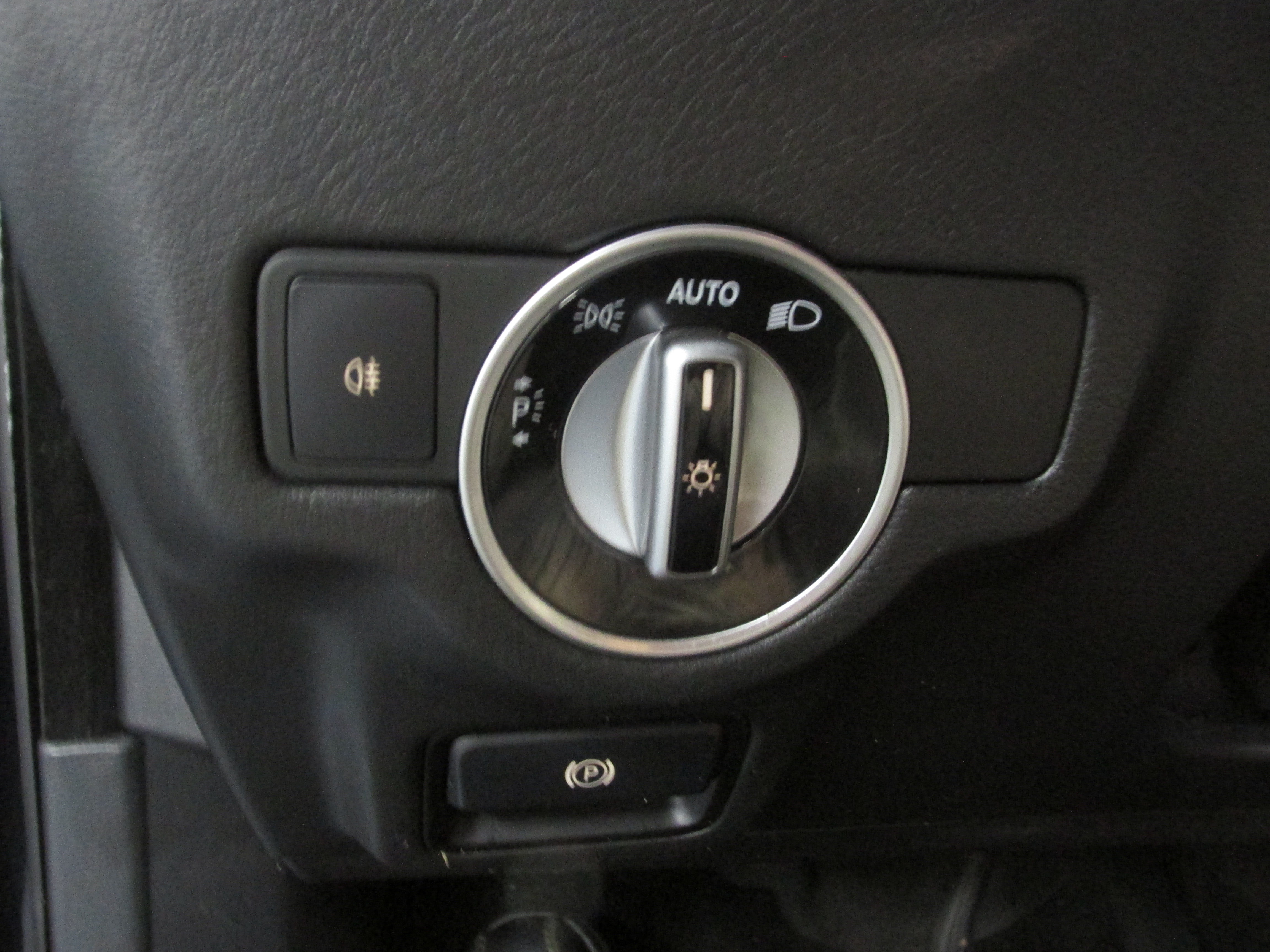 Used 2017 INFINITI QX30 AWD image 29
