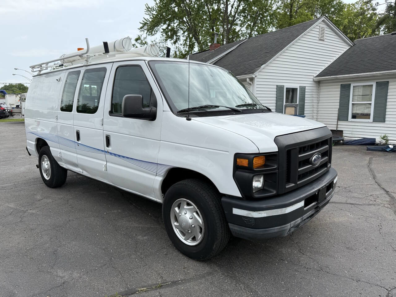 Used 2011 Ford E-250 and Econoline 250 w/ PWR Group image 3