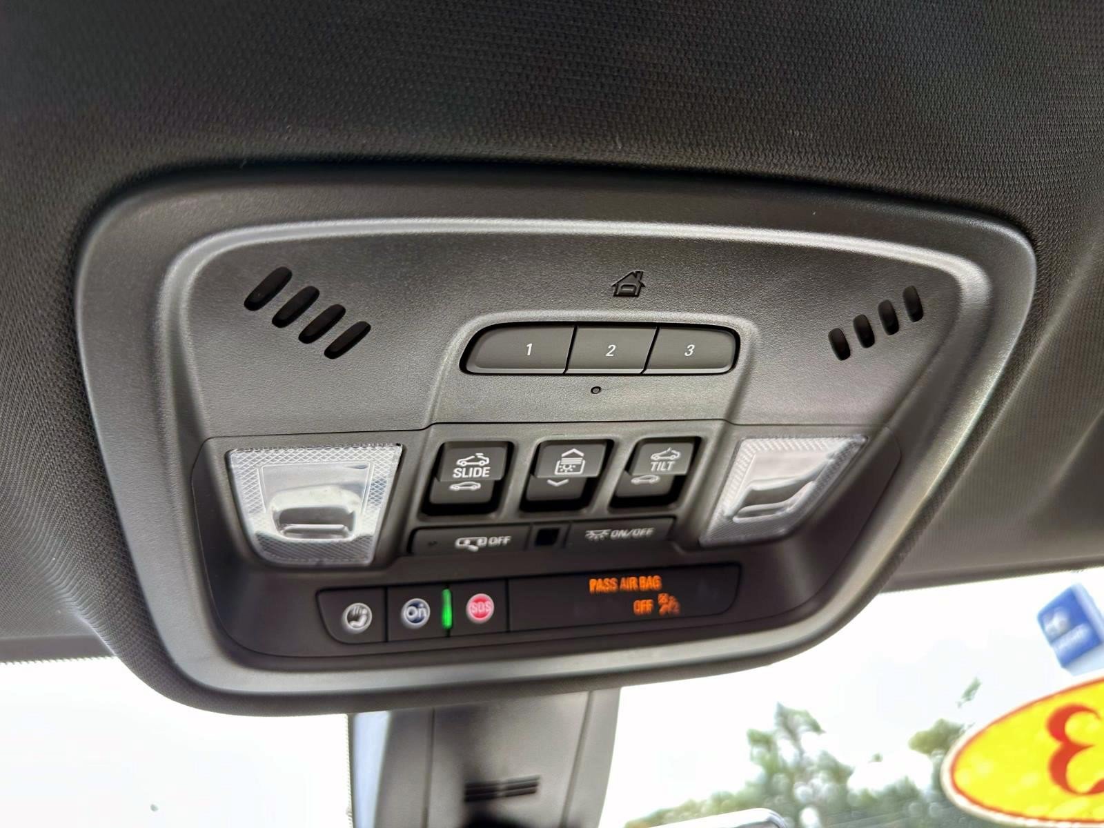 Used 2023 Chevrolet Traverse RS AWD/4WD image 28