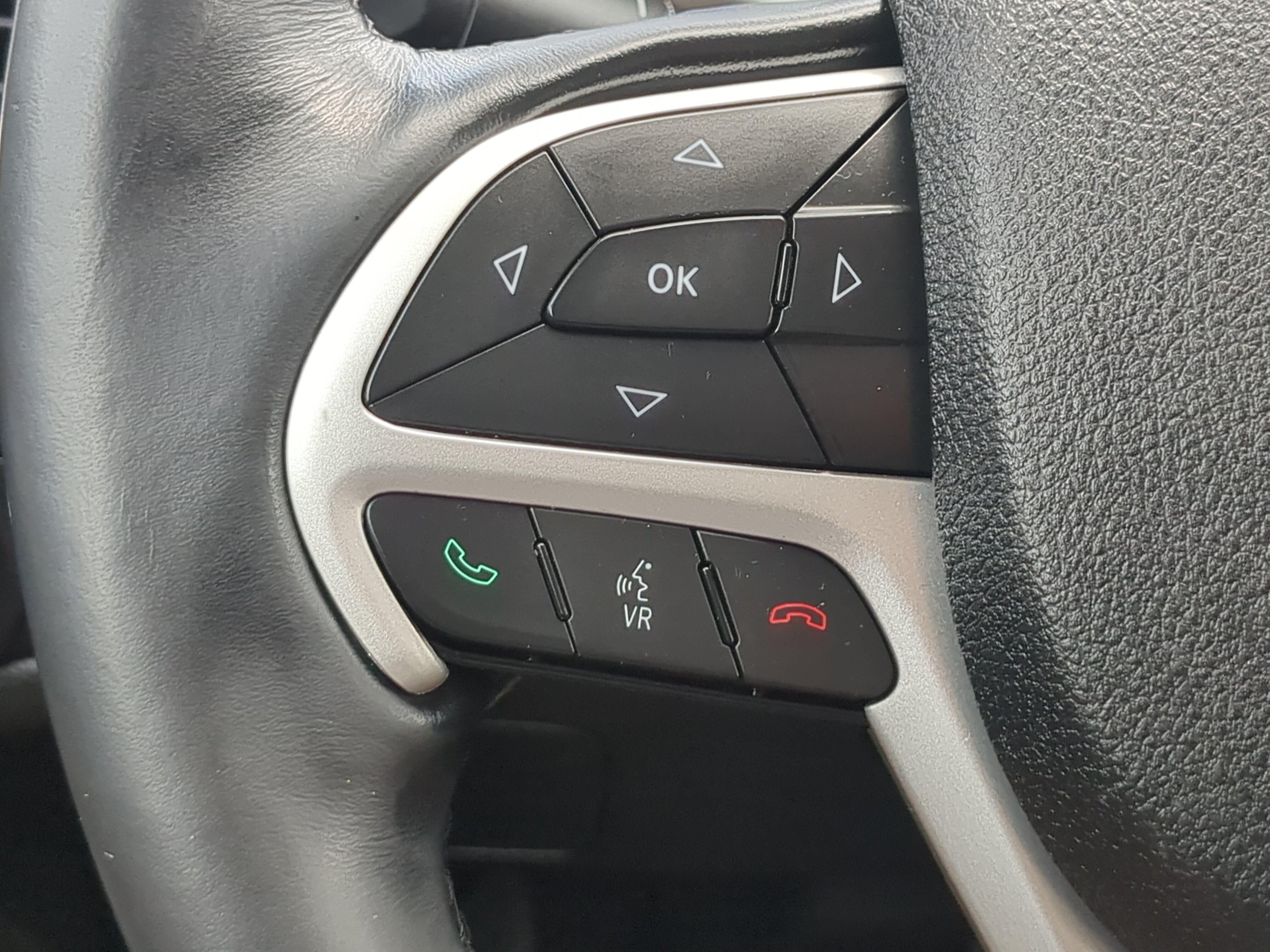 Used 2015 Jeep Cherokee Limited FWD image 24