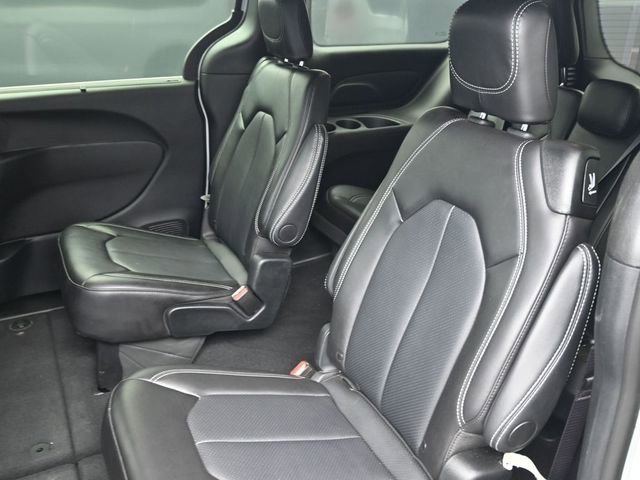Used 2025 Chrysler Pacifica Select image 26