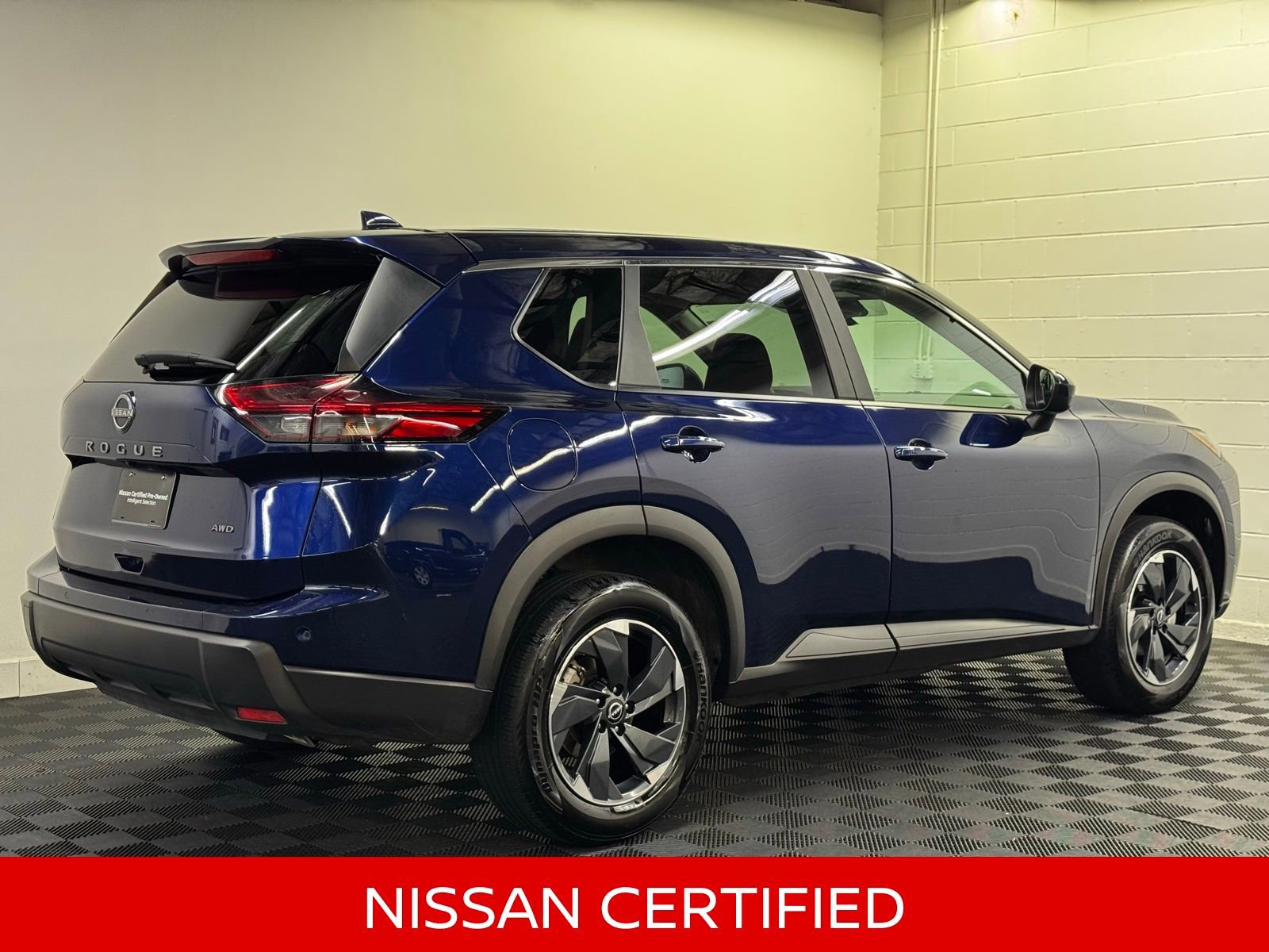 Certified 2025 Nissan Rogue SV image 2