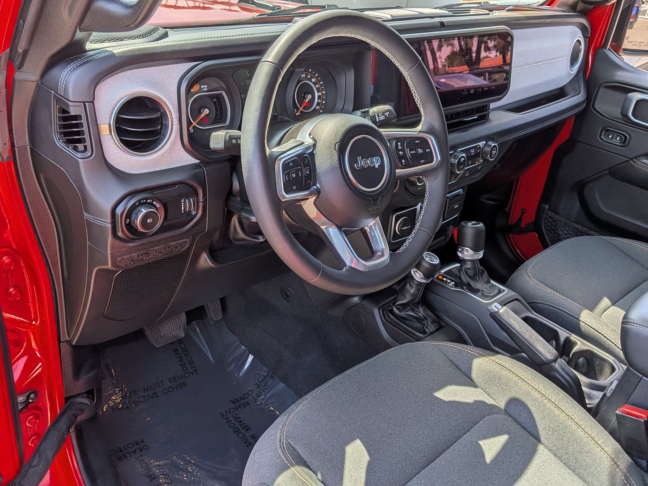 Used 2025 Jeep Wrangler Unlimited Sahara AWD/4WD image 12