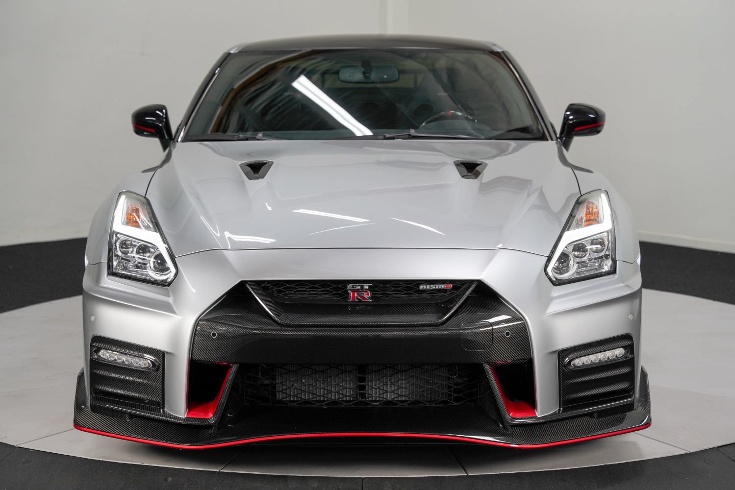 Used 2018 Nissan GT-R NISMO AWD/4WD image 10