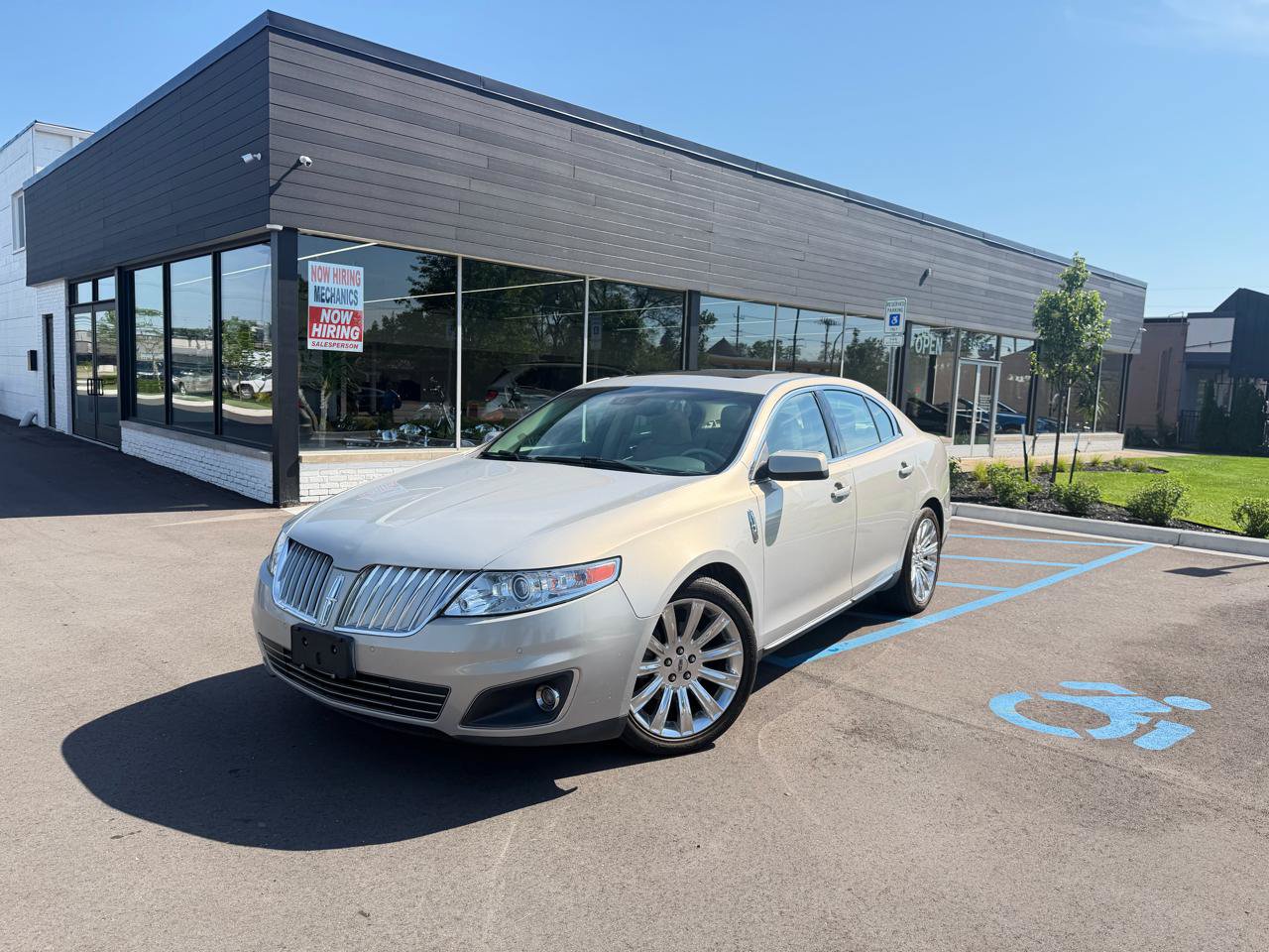 Used 2009 Lincoln MKS AWD image 1