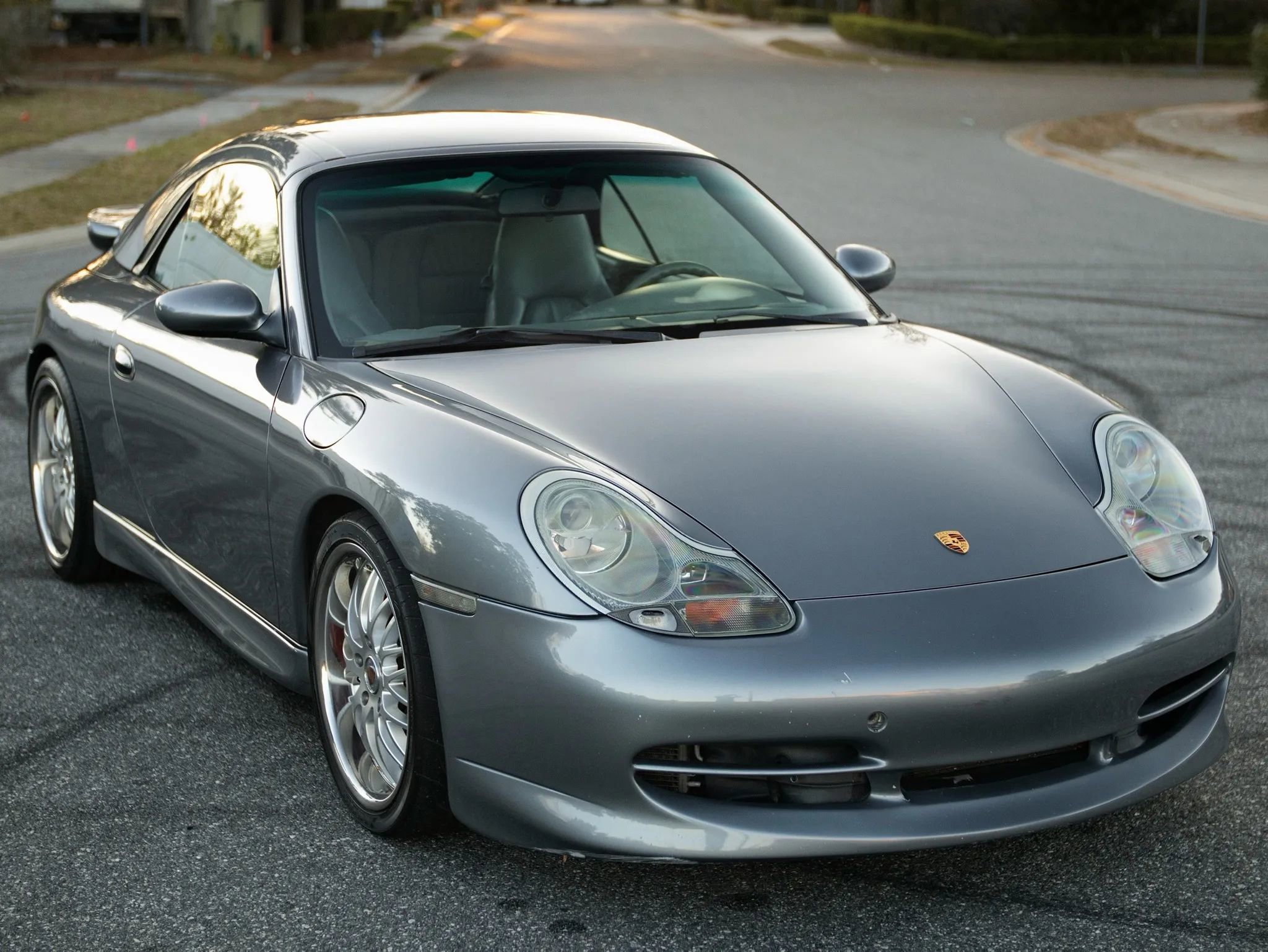 Used 2001 Porsche 911 Carrera 4 image 2