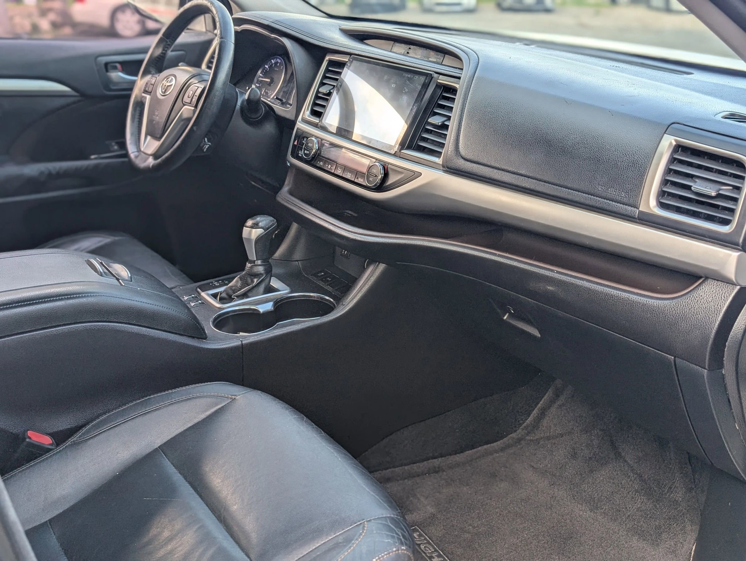 Used 2014 Toyota Highlander XLE FWD image 23