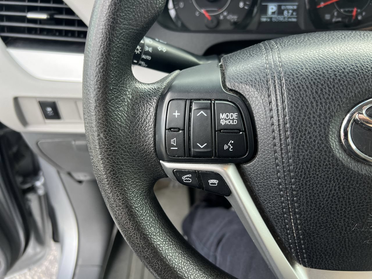 Used 2015 Toyota Sienna LE FWD image 19