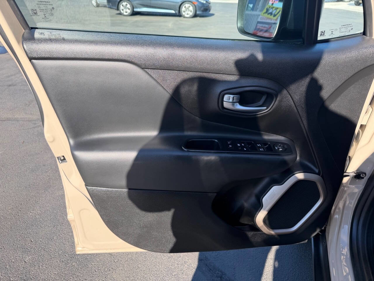 Used 2017 Jeep Renegade Trailhawk image 8