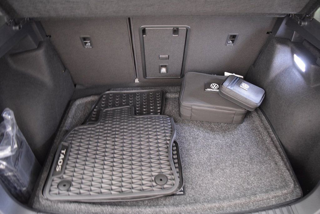 New 2025 Volkswagen Taos SE image 10