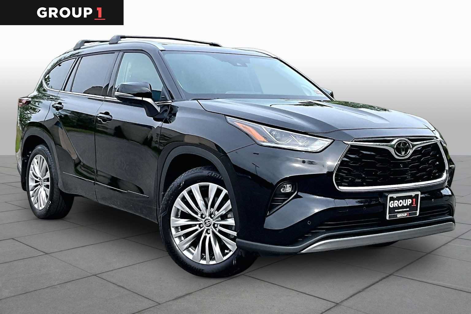 Certified 2025 Toyota Highlander Platinum AWD/4WD image 3