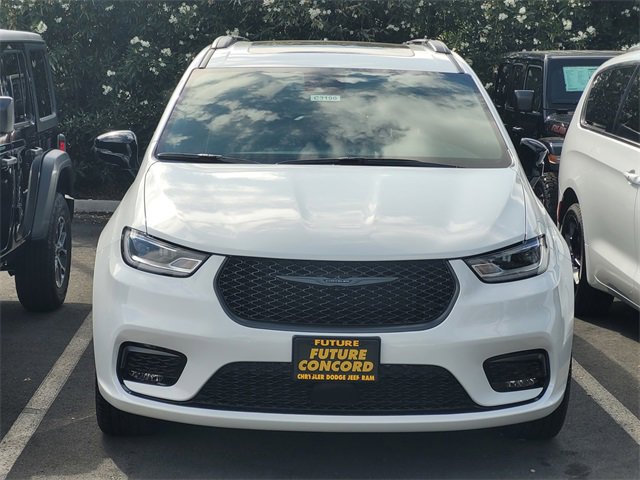 New 2026 Chrysler Pacifica Limited w/ S Appearance Package image 8