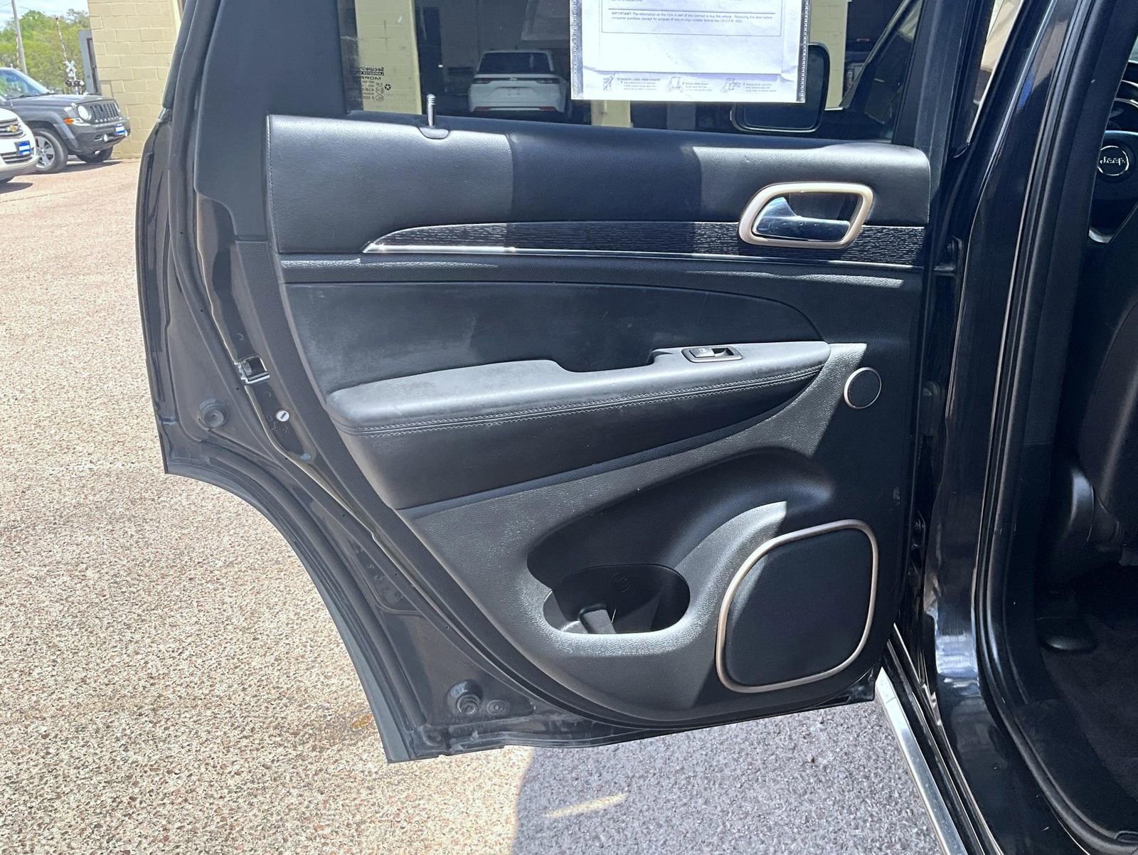Used 2015 Jeep Grand Cherokee Summit w/ Platinum Series Group AWD/4WD image 21