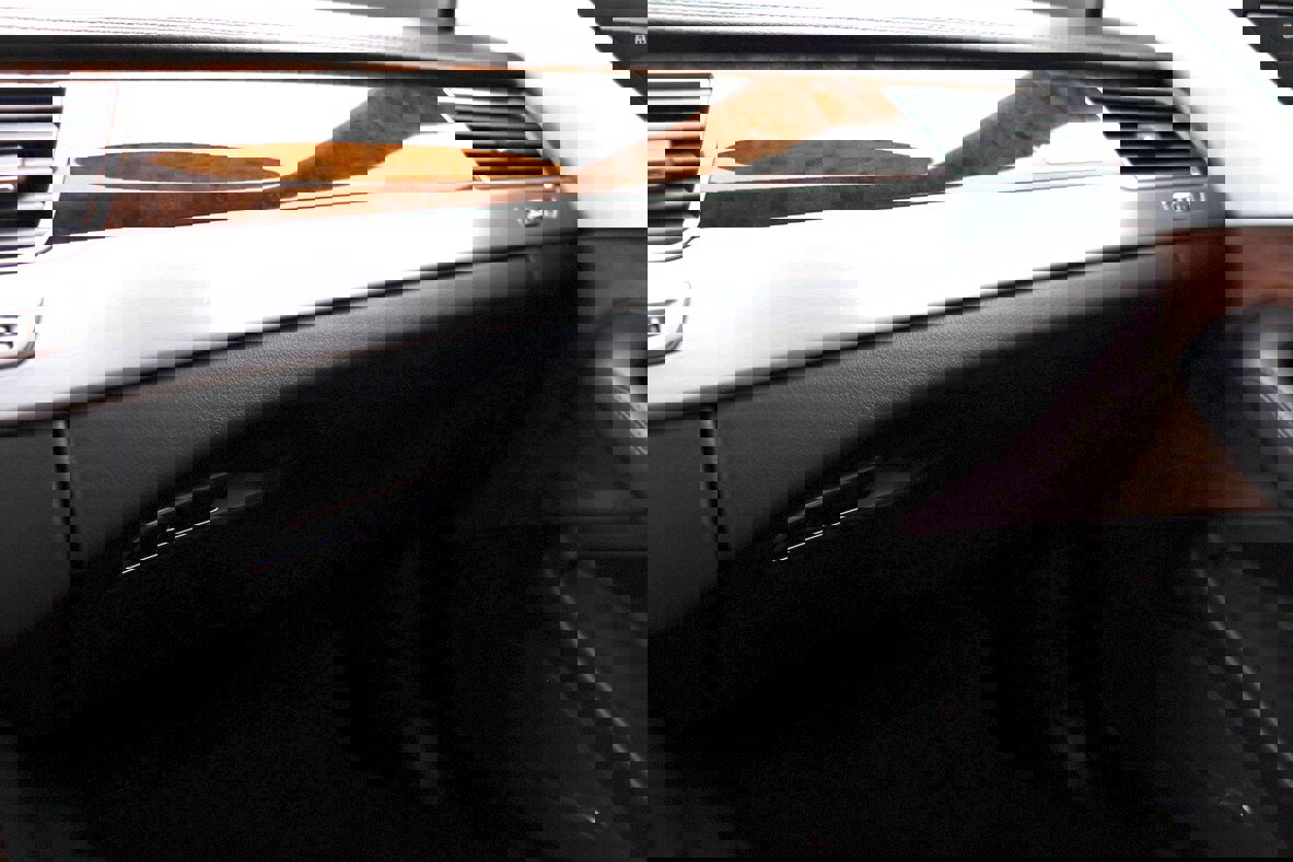 Used 2015 Audi A8 4.0T w/ Luxury Package image 29