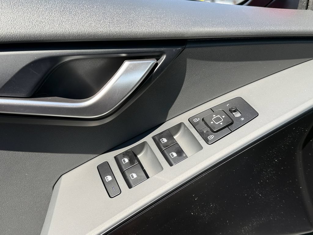 New 2026 Kia Niro LX FWD image 33