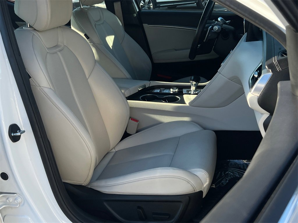 Used 2024 Genesis G70 2.5T image 11