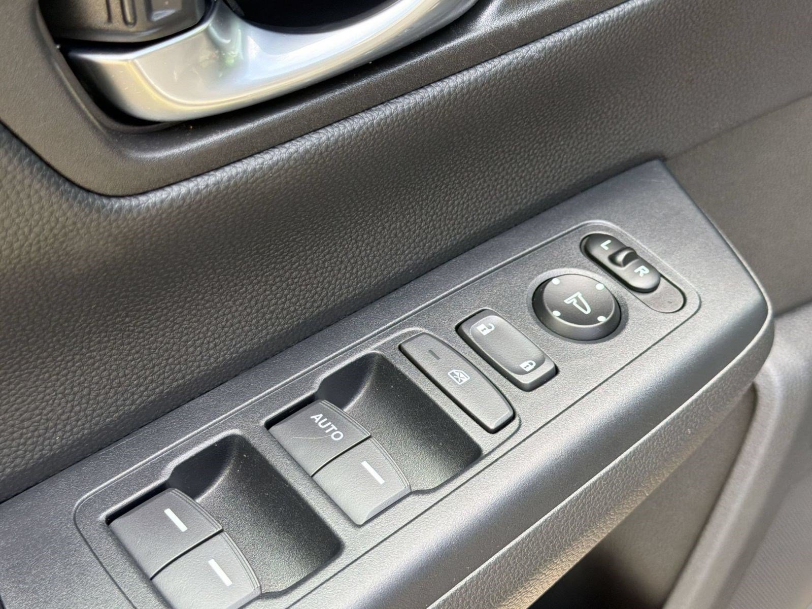 Used 2025 Honda CR-V LX image 25