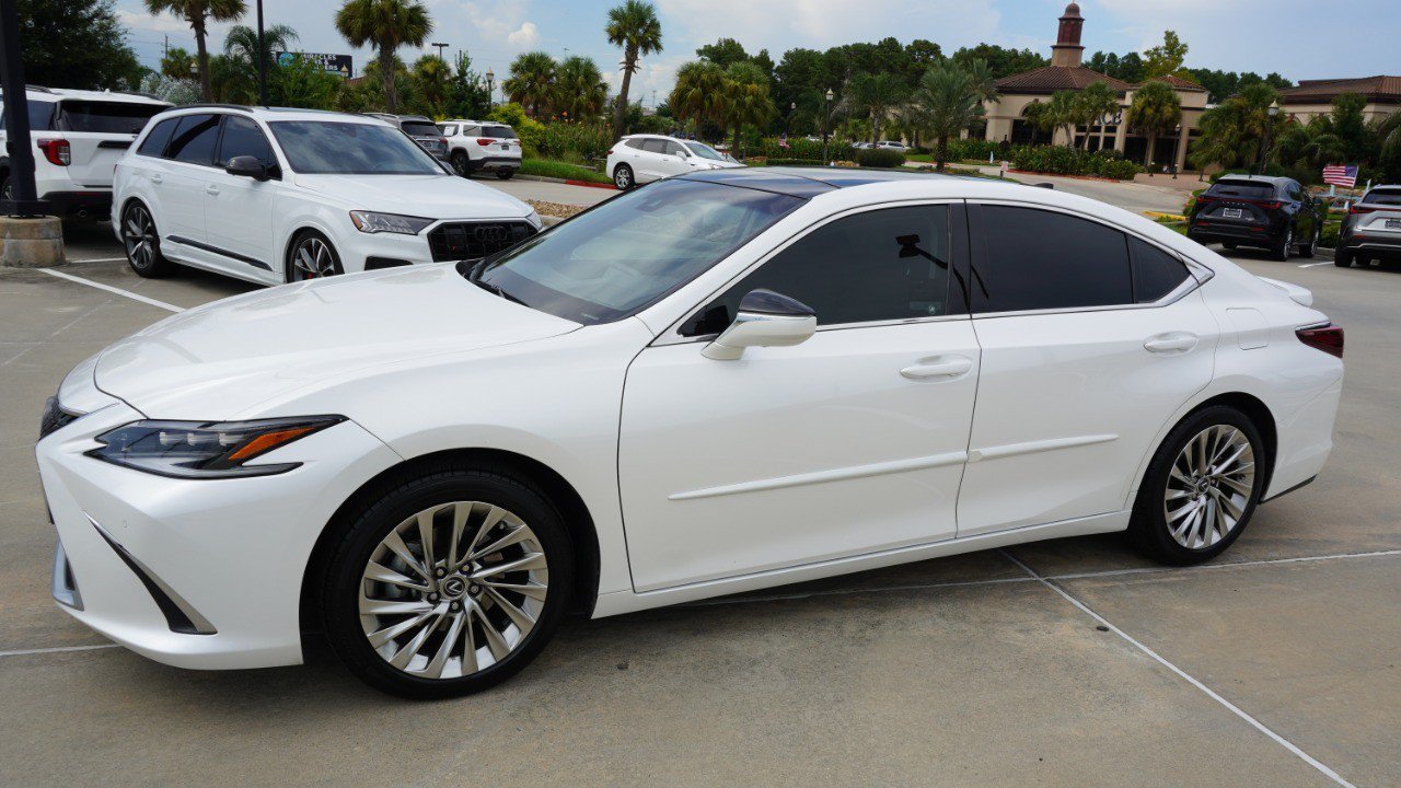 Certified 2022 Lexus ES 350 Ultra Luxury w/ Accessory Package 2 FWD image 5