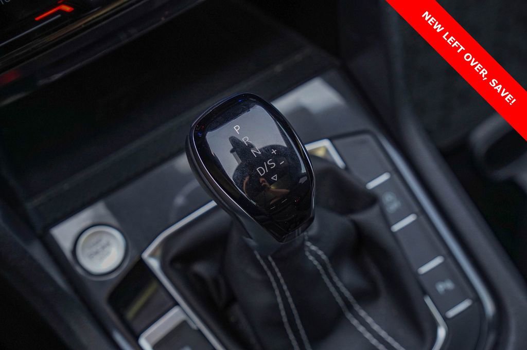 Used 2024 Volkswagen Tiguan SE R-Line image 20