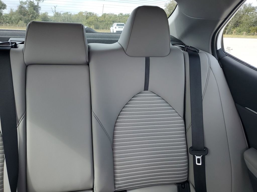 Used 2023 Toyota Camry SE image 14