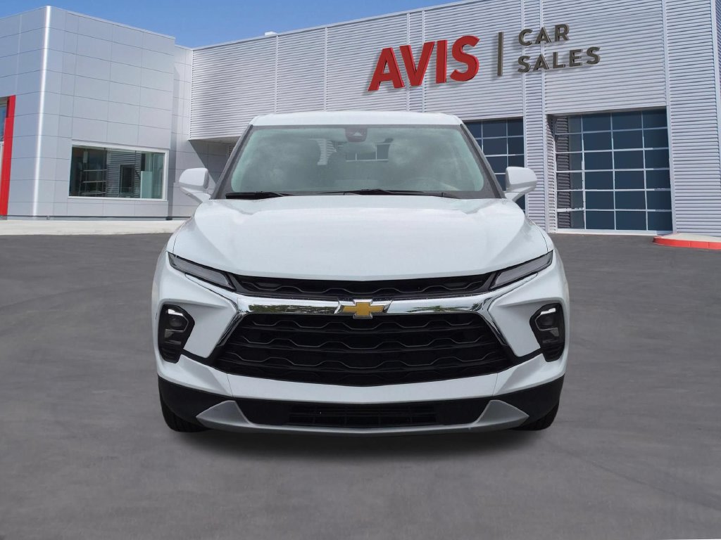 Used 2025 Chevrolet Blazer LT FWD image 2