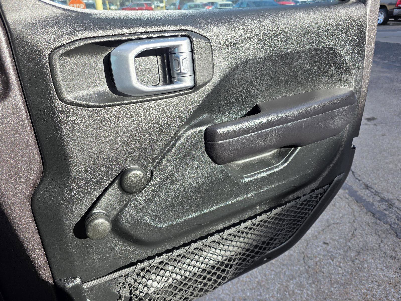 Used 2018 Jeep Wrangler Unlimited Sport image 29