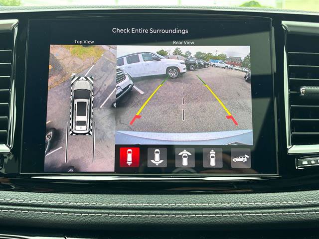 Used 2023 Chrysler Pacifica Limited w/ Uconnect Theater Family Group image 26