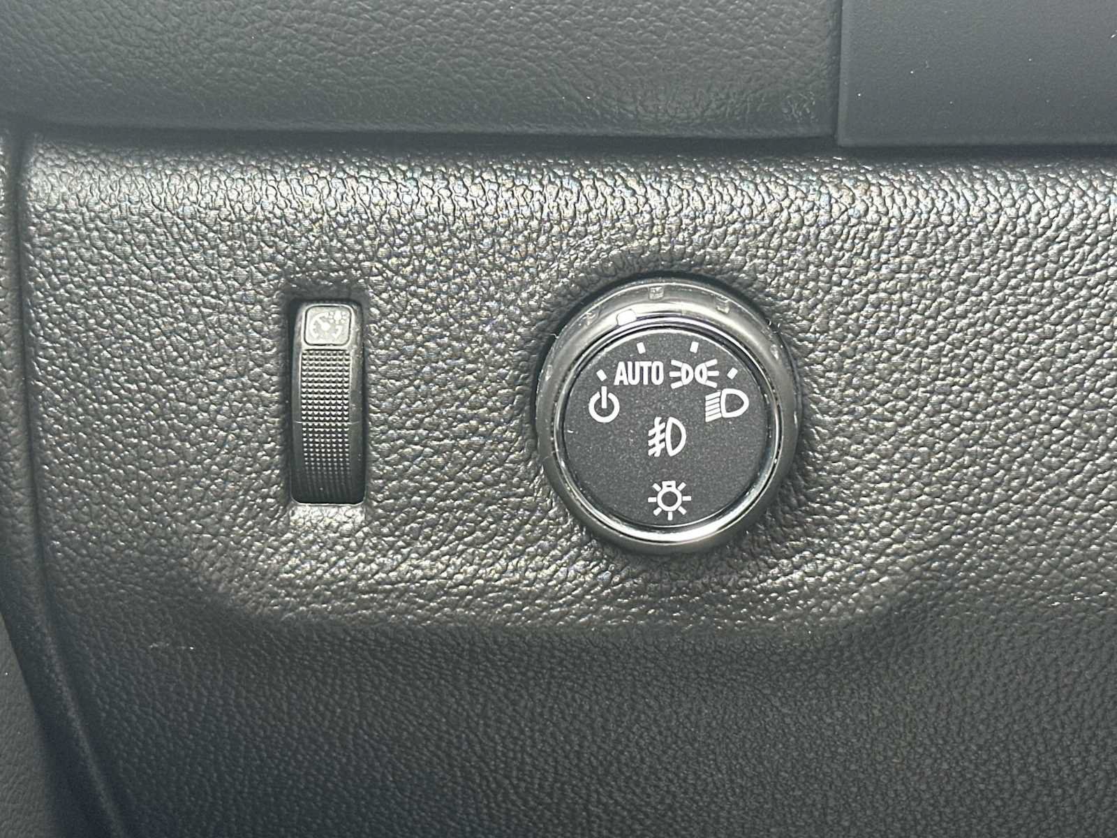 Used 2015 GMC Canyon SLE w/ SLE Convenience Package RWD image 25
