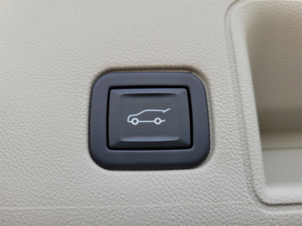 Used 2022 GMC Terrain Denali w/ Denali Premium Package image 9