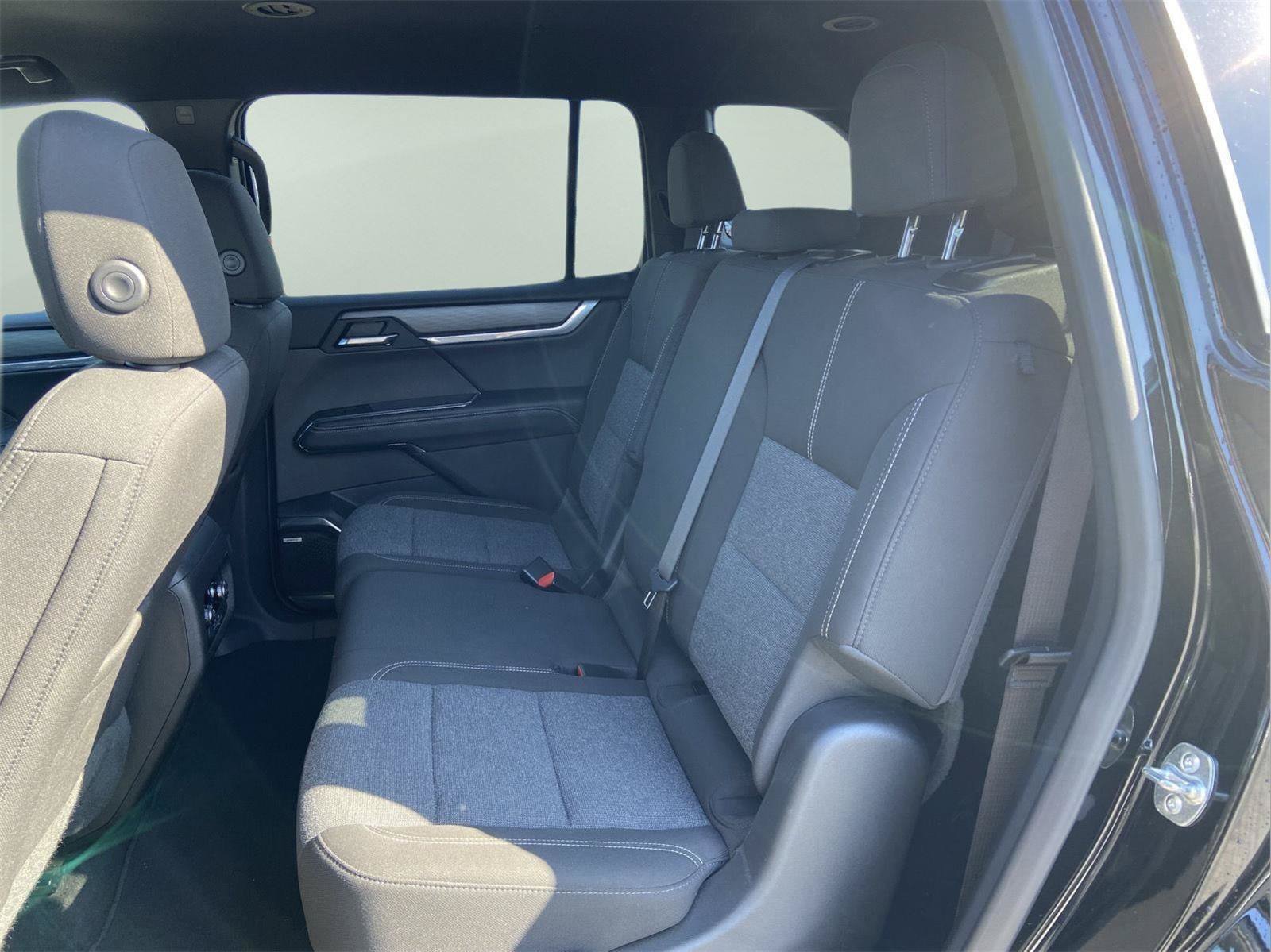 Used 2025 GMC Acadia Elevation AWD/4WD image 12